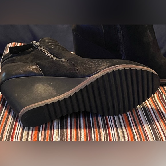 Biala Blashton Bootie| Black Suede| 7.5/38| EUC - Picture 7 of 8